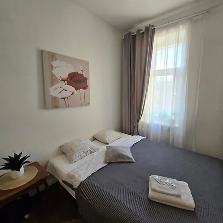 Apartment S8 Small *